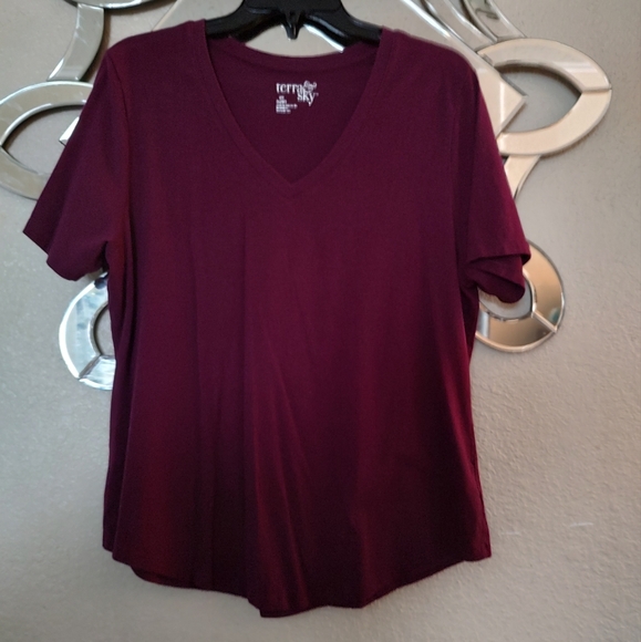 Tops - Magenta short sleeve t-shirt. Size 14.